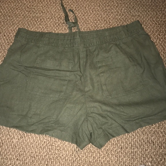 Gap army green shorts - Picture 2 of 3